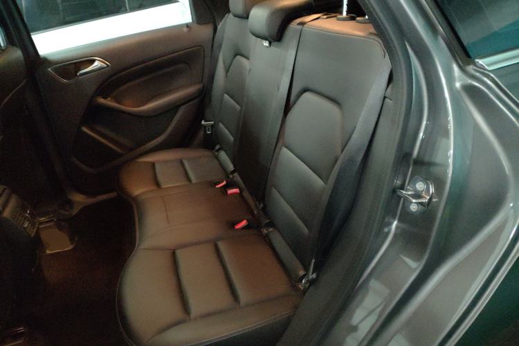 Used Mercedes-Benz B-Class 2019 B 200 Fashion Model Left Rear Seat