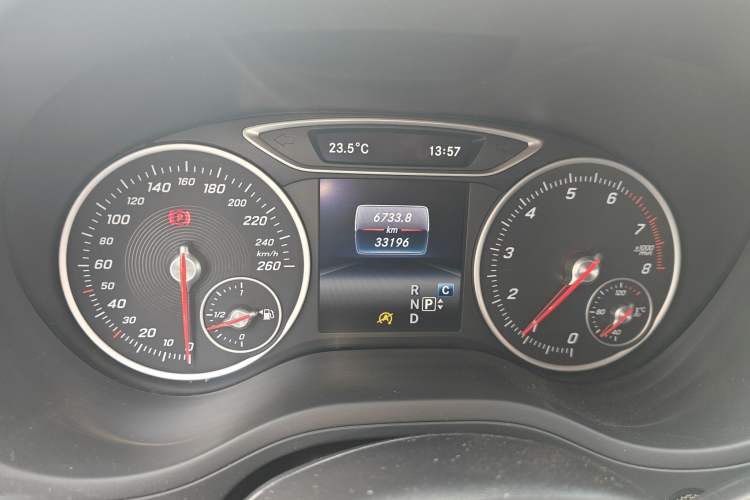 Used Mercedes-Benz B-Class 2019 B 200 Fashion Model Odometer Close Up