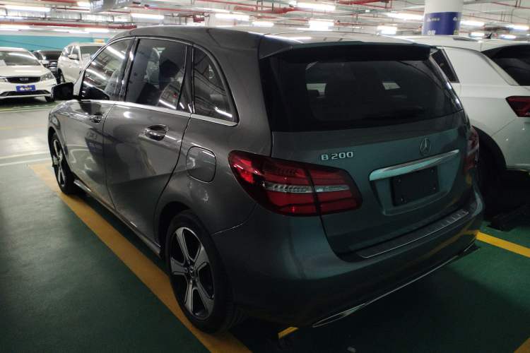 Used Mercedes-Benz B-Class 2019 B 200 Fashion Model Rear Left 45 Deg
