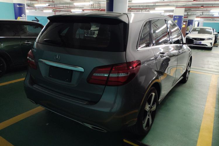 Used Mercedes-Benz B-Class 2019 B 200 Fashion Model Rear Right 45 Deg