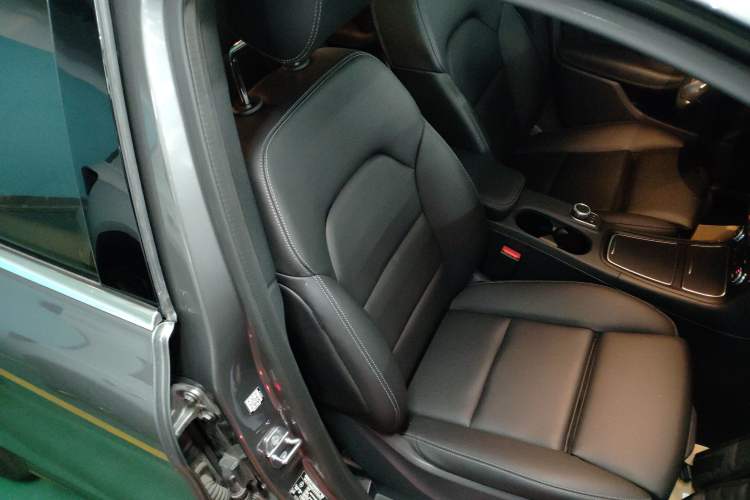Used Mercedes-Benz B-Class 2019 B 200 Fashion Model Right Front Seat