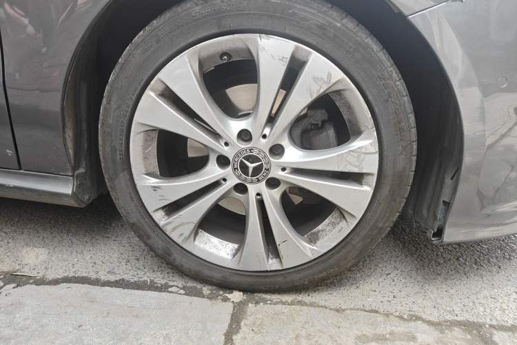 Used Mercedes-Benz B-Class 2019 B 200 Sport Edition Right Front Wheel Hub