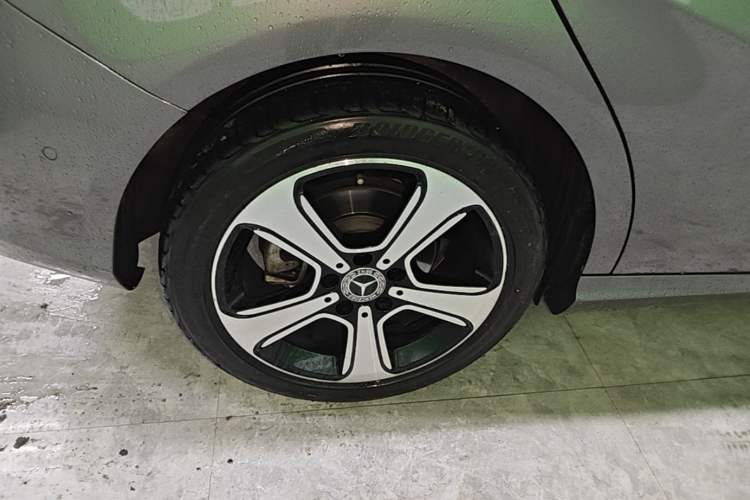 Used Mercedes-Benz B-Class 2019 B 200 Fashion Model Right Rear Wheel Hub