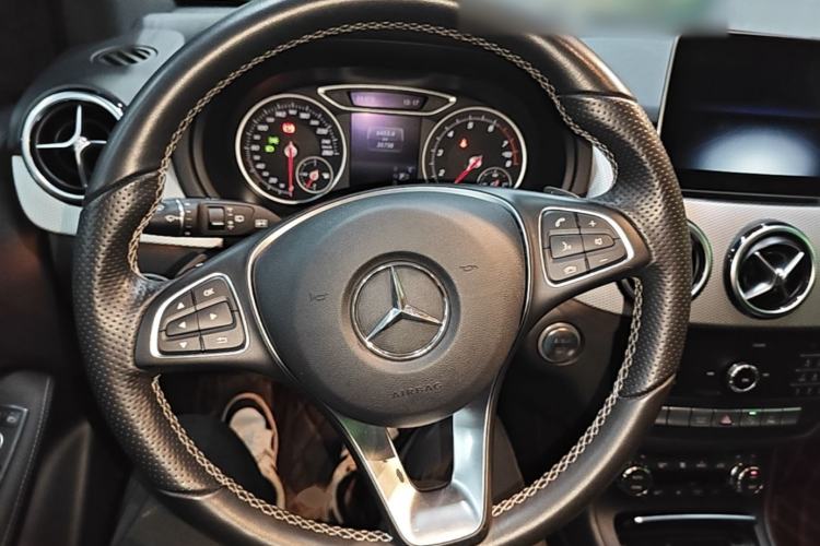 Used Mercedes-Benz B-Class 2019 B 200 Fashion Model Steering Wheel