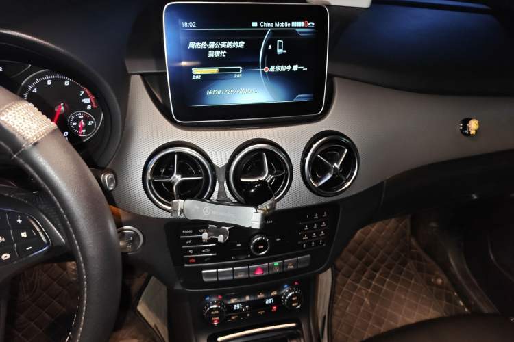 Used Mercedes-Benz B-Class 2019 B 200 Fashion Model Audio And AC Panel