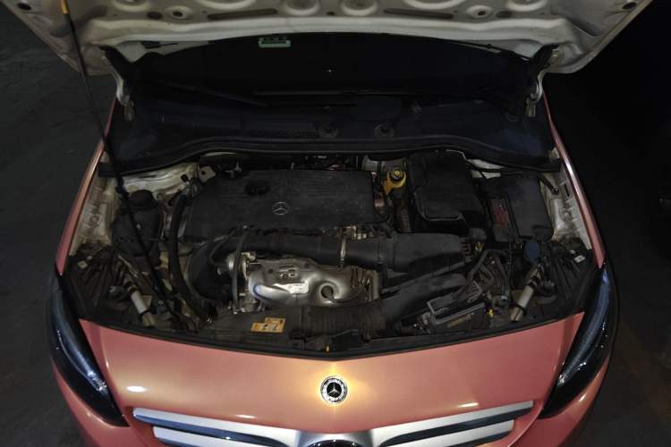 Used Mercedes-Benz B-Class 2019 B 200 Fashion Model Engine Bay