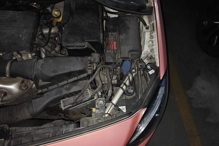 Used Mercedes-Benz B-Class 2019 B 200 Fashion Model Engine Bay Left
