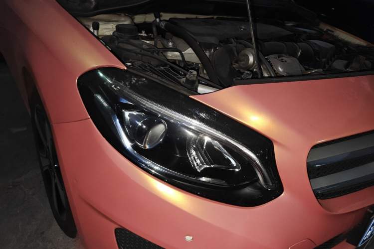 Used Mercedes-Benz B-Class 2019 B 200 Fashion Model Right Front Headlight