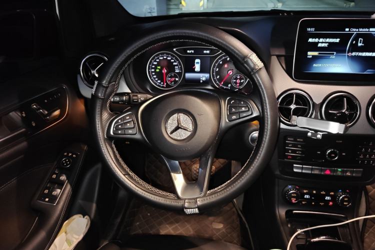 Used Mercedes-Benz B-Class 2019 B 200 Fashion Model Steering Wheel