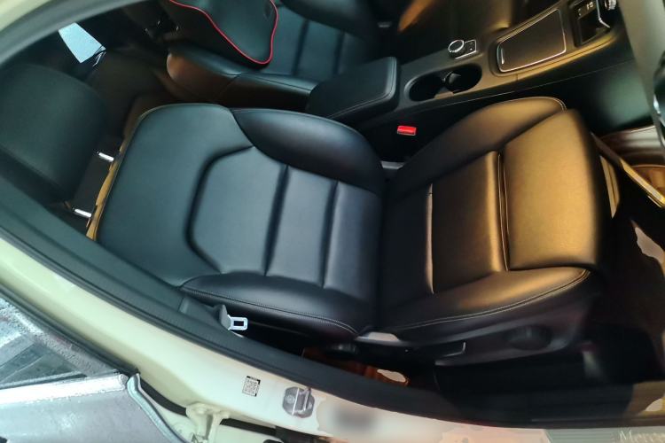 Used Mercedes-Benz B-Class 2019 B 200 Sport Edition Right Front Seat