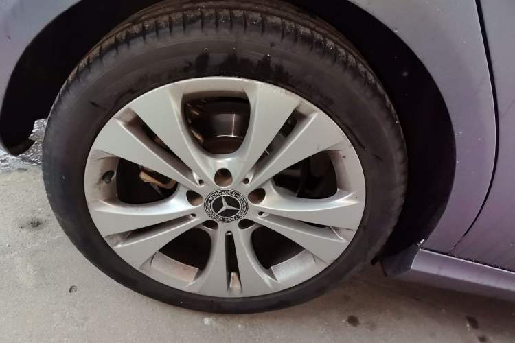 Used Mercedes-Benz B-Class 2019 B 200 Sport Edition Right Rear Wheel Hub