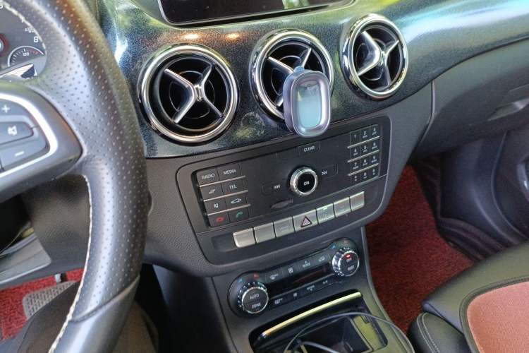Used Mercedes-Benz B-Class 2019 B 200 Fashion Model Audio And AC Panel