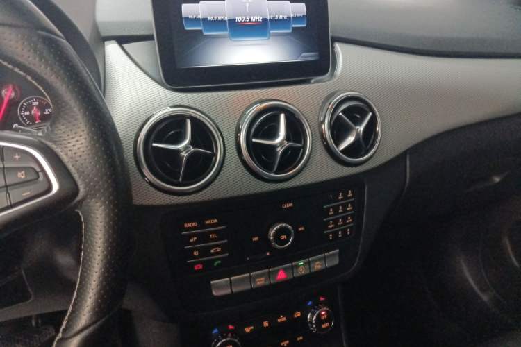 Used Mercedes-Benz B-Class 2019 B 200 Fashion Model Audio And AC Panel