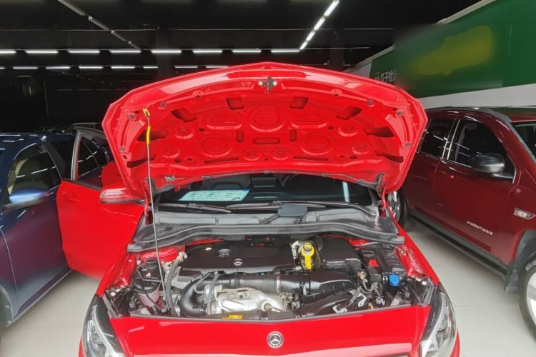 Used Mercedes-Benz B-Class 2019 B 200 Fashion Model Engine Bay