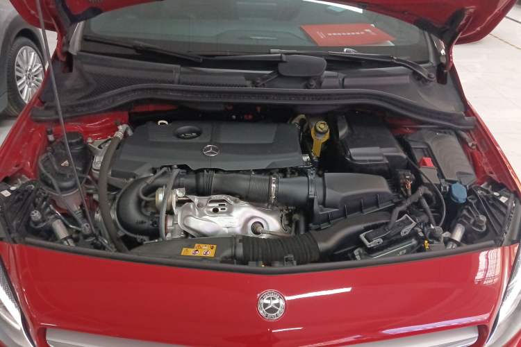 Used Mercedes-Benz B-Class 2019 B 200 Fashion Model Engine Bay