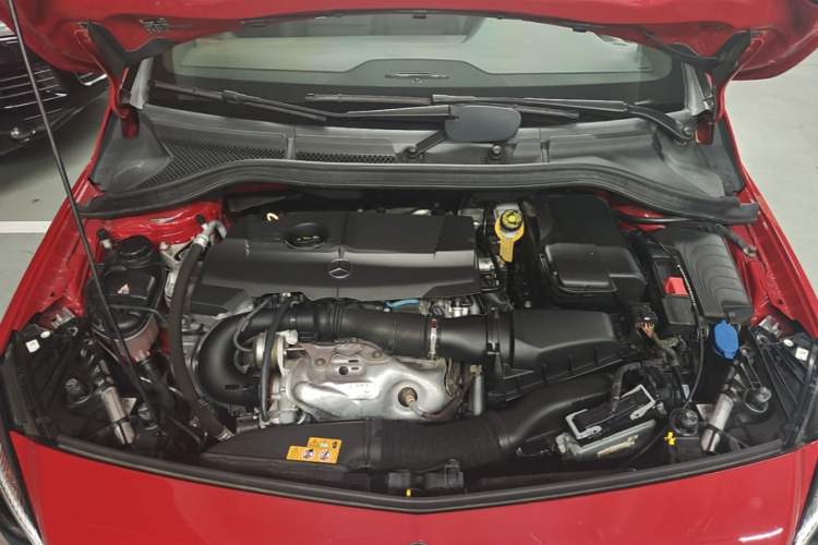 Used Mercedes-Benz B-Class 2019 B 200 Fashion Model Engine Bay