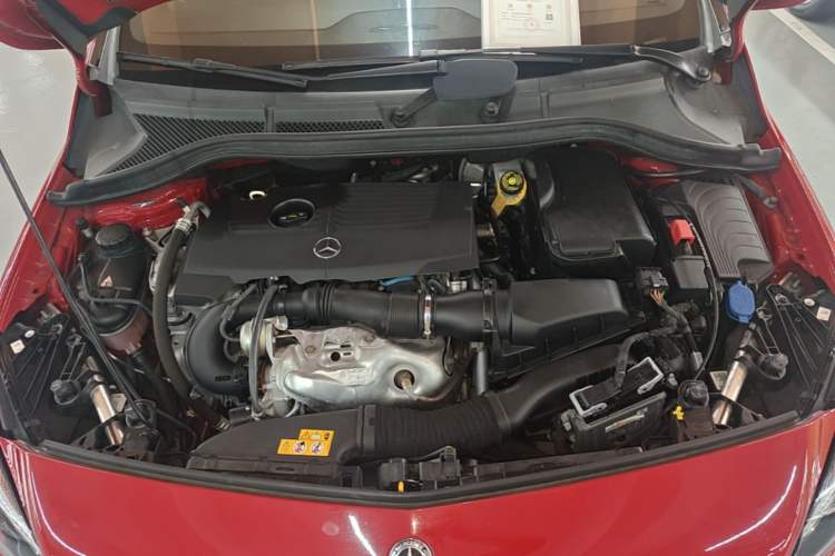 Used Mercedes-Benz B-Class 2019 B 200 Fashion Model Engine Bay