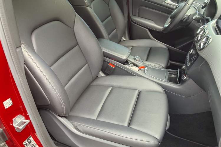Used Mercedes-Benz B-Class 2019 B 200 Fashion Model Exterior 4