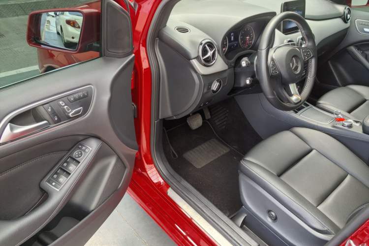 Used Mercedes-Benz B-Class 2019 B 200 Fashion Model Exterior 8