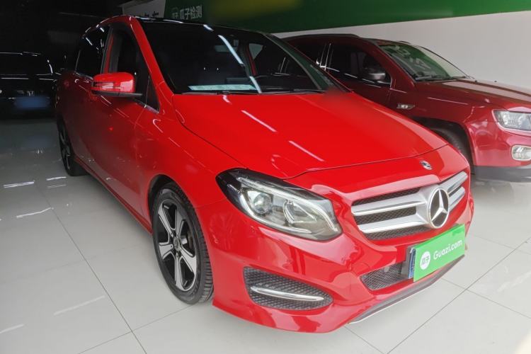 Used Mercedes-Benz B-Class 2019 B 200 Fashion Model Front Right 45 Deg
