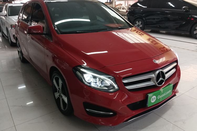 Used Mercedes-Benz B-Class 2019 B 200 Fashion Model Front Right 45 Deg