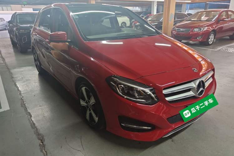 Used Mercedes-Benz B-Class 2019 B 200 Fashion Model Front Right 45 Deg