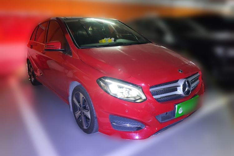 Used Mercedes-Benz B-Class 2019 B 200 Fashion Model Front Right 45 Deg