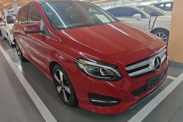 Used Mercedes-Benz B-Class 2019 B 200 Fashion Model Front Right 45 Deg