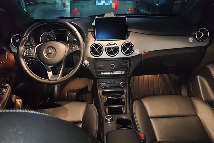 Used Mercedes-Benz B-Class 2019 B 200 Sport Edition Interior 2