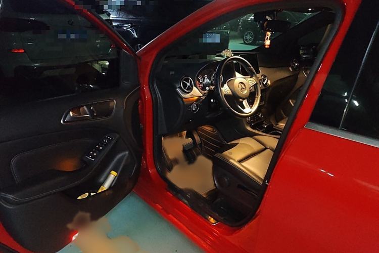 Used Mercedes-Benz B-Class 2019 B 200 Sport Edition Interior 3