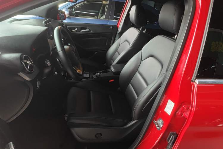 Used Mercedes-Benz B-Class 2019 B 200 Fashion Model Left Front Seat