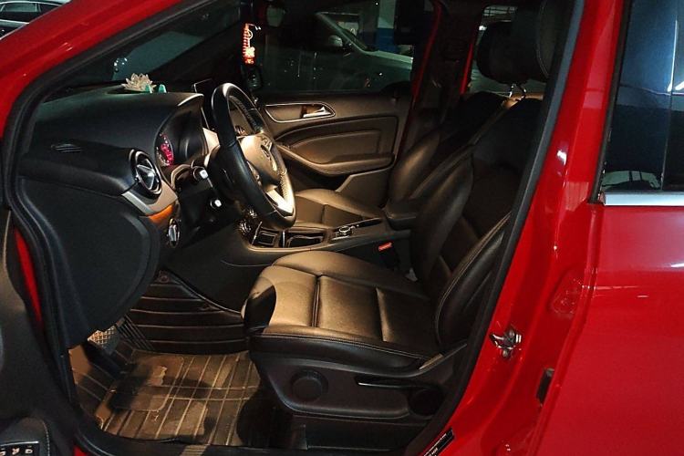 Used Mercedes-Benz B-Class 2019 B 200 Sport Edition Left Front Seat