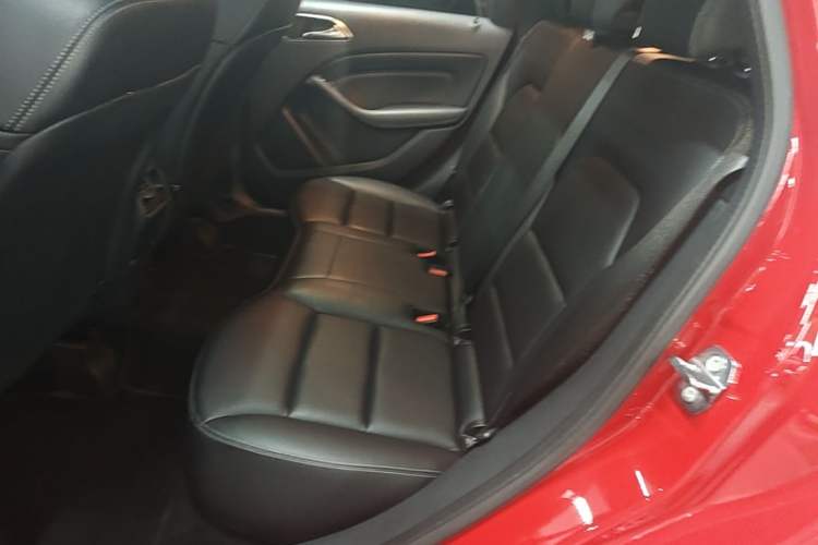 Used Mercedes-Benz B-Class 2019 B 200 Fashion Model Left Rear Seat