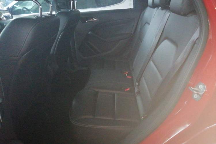 Used Mercedes-Benz B-Class 2019 B 200 Sport Edition Left Rear Seat