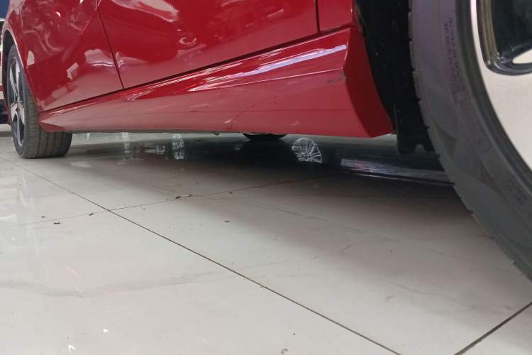 Used Mercedes-Benz B-Class 2019 B 200 Fashion Model Left Side Sill