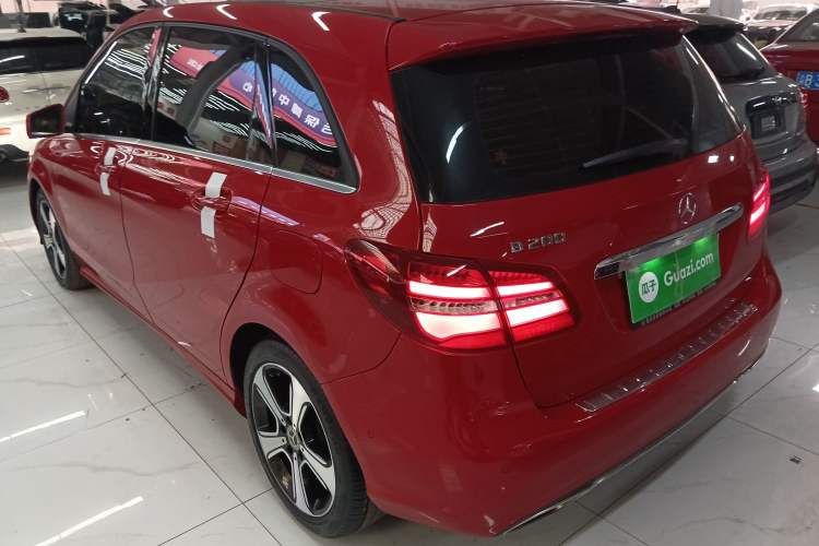 Used Mercedes-Benz B-Class 2019 B 200 Fashion Model Rear Left 45 Deg