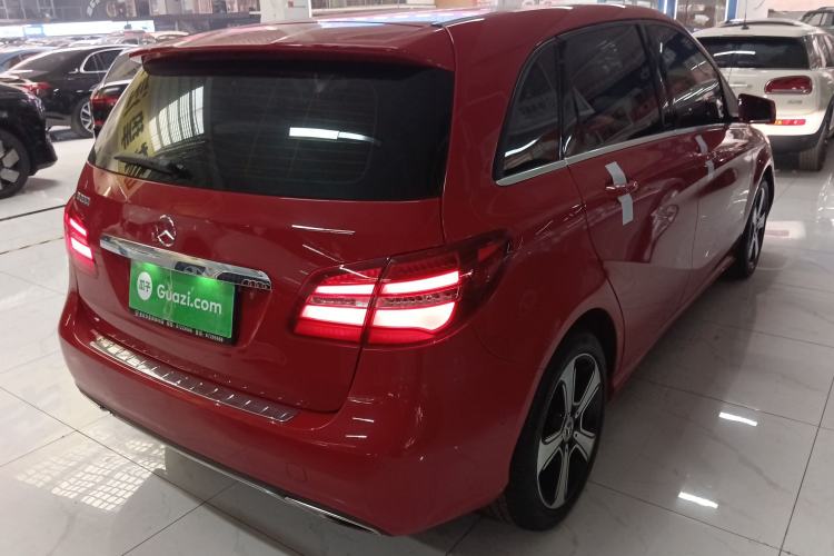 Used Mercedes-Benz B-Class 2019 B 200 Fashion Model Rear Right 45 Deg