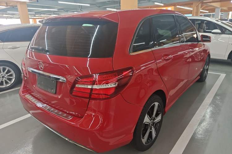 Used Mercedes-Benz B-Class 2019 B 200 Fashion Model Rear Right 45 Deg