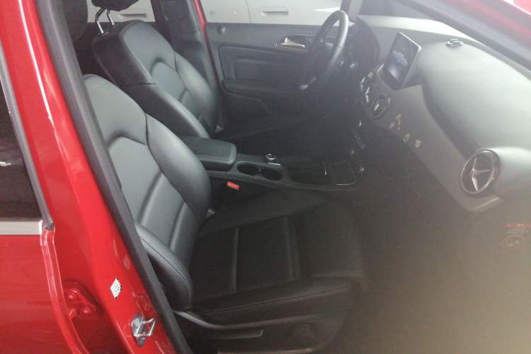 Used Mercedes-Benz B-Class 2019 B 200 Sport Edition Right Front Seat
