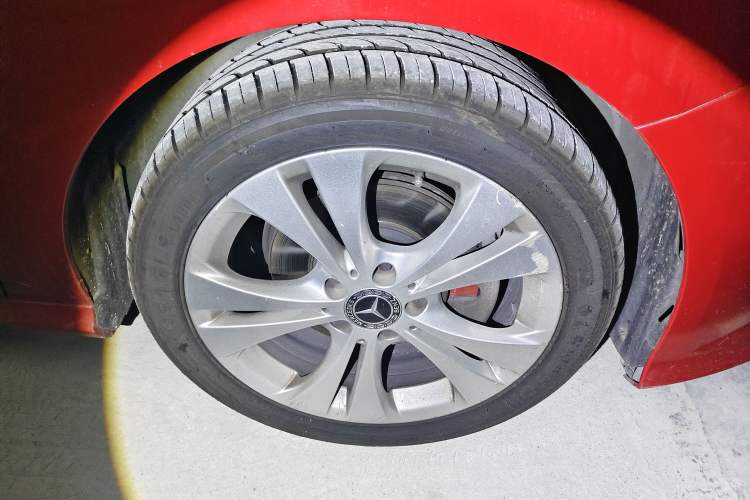 Used Mercedes-Benz B-Class 2019 B 200 Sport Edition Right Front Wheel Hub