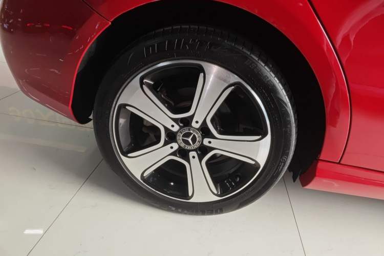 Used Mercedes-Benz B-Class 2019 B 200 Fashion Model Right Rear Wheel Hub