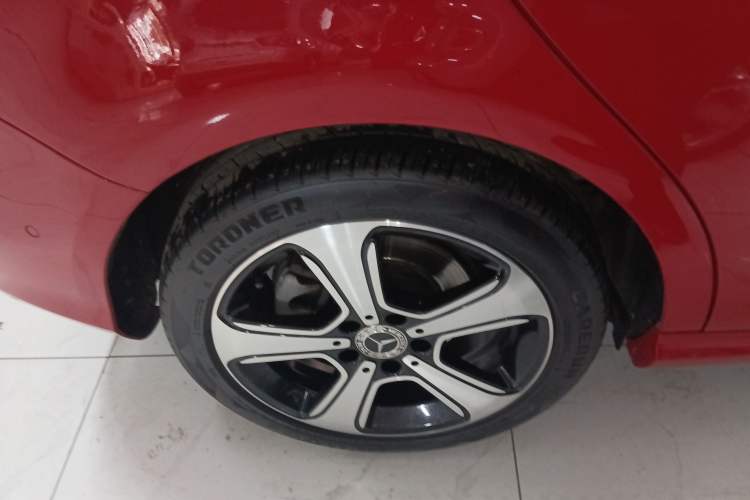 Used Mercedes-Benz B-Class 2019 B 200 Fashion Model Right Rear Wheel Hub