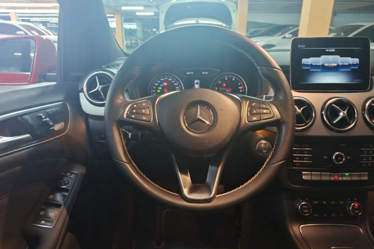 Used Mercedes-Benz B-Class 2019 B 200 Fashion Model Steering Wheel