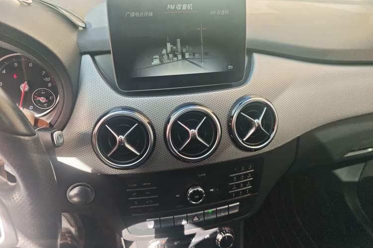 Used Mercedes-Benz B-Class 2019 B 200 Sport Edition Audio And AC Panel