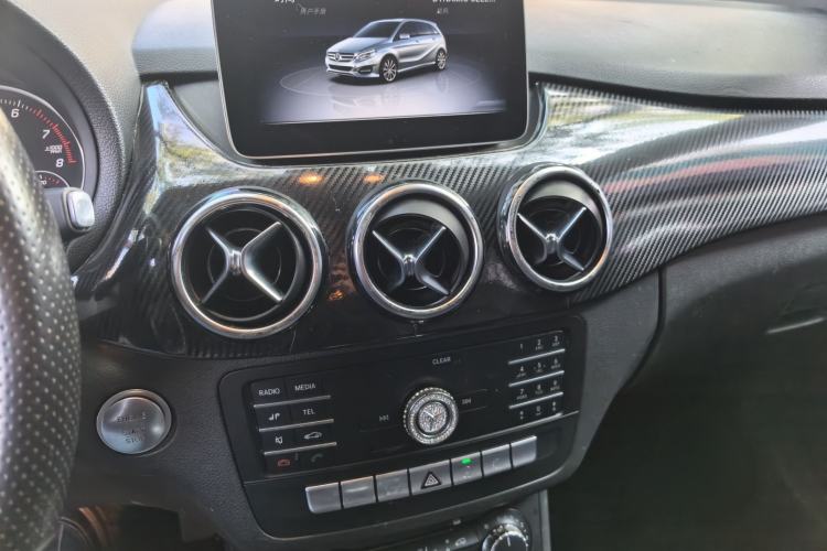Used Mercedes-Benz B-Class 2019 B 200 Sport Edition Audio And AC Panel