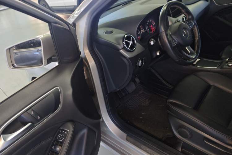 Used Mercedes-Benz B-Class 2019 B 200 Sport Edition Driver Seat