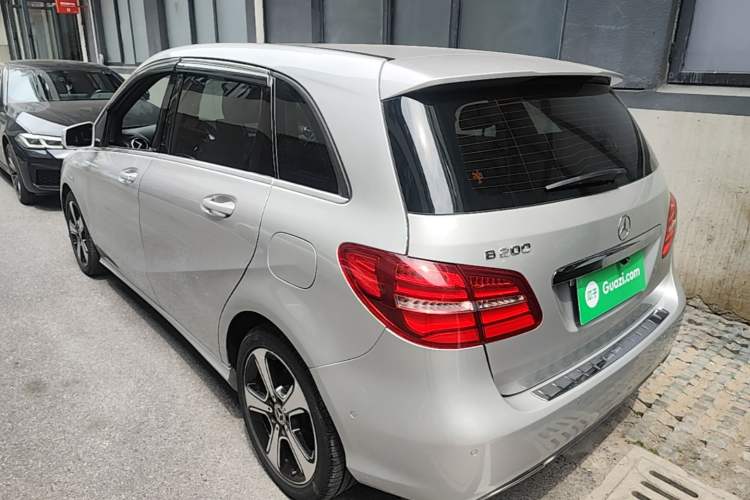 Used Mercedes-Benz B-Class 2019 B 200 Fashion Model Exterior 2
