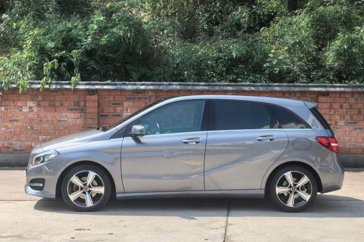 Used Mercedes-Benz B-Class 2019 B 200 Fashion Model Exterior 3