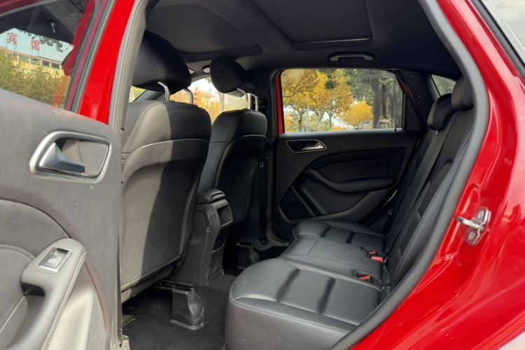 Used Mercedes-Benz B-Class 2019 B 200 Sport Edition Exterior 4