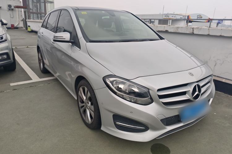 Used Mercedes-Benz B-Class 2019 B 200 Sport Edition Front Right 45 Deg